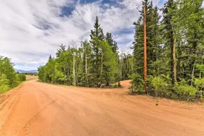 'Bobcat Trail Cabin' on 3 Acres in Como! - Image 2