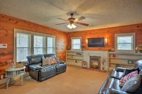 Inviting Lubbock Home > 1 Mi to Downtown - Image 2