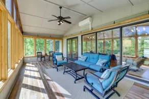 The Bella Vista Lakeside Treehouse: Dock & Kayaks! - Image 2