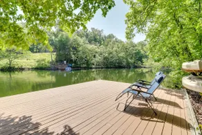 The Bella Vista Lakeside Treehouse: Dock & Kayaks! - Image 3