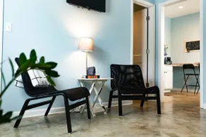 Clean & Serene Studio - easy on/off interstate - Image 4