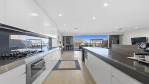 Absolute Beachfront Home con piscina e spa ideale per famiglie - Image 4