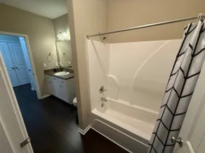 Royal Estate - Pets, Fast Wifi, Laundry, TVs - Image 4