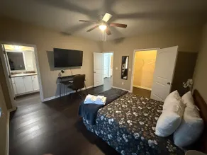 Royal Estate - Pets, Fast Wifi, Laundry, TVs - Image 3