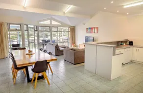 Port Lincoln Foreshore Apartments - Image 4