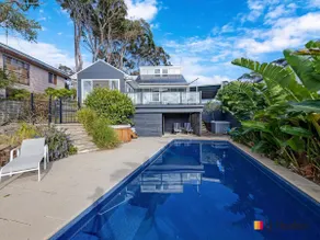 Swimming Pool Over Malua Bay - Image 2