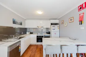 Aranda 3 25 Townsend Street - Image 2