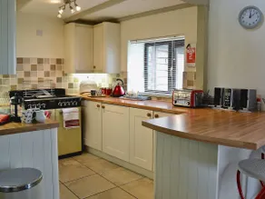 Cedar Cottage - Image 4