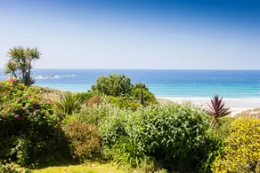 Girl Annie Beach Cottage Great Sea-Views Garden - Image 5