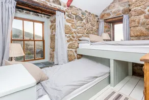 Girl Annie Beach Cottage Great Sea-Views Garden - Image 3