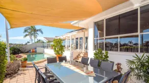 GERÄUMIGES KANALHAUS MIT PRIVATEM POOL UND PONTOON - Image 3
