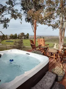 Vineyard & Valley View Cottage with Hot Tub - Image 2
