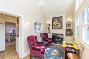 Downtown Bungalow! Pet Friendly with Sunroom - Image 5