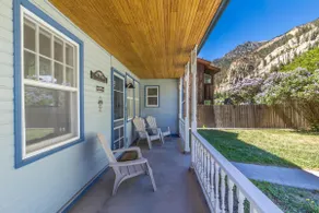 Downtown Bungalow! Pet Friendly with Sunroom - Image 3