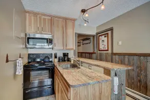 Dtown Pet Friendly Getaway Steps to Everything! - Image 4