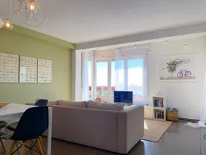 Beachfront apartment with ocean views - Image 4