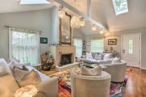 Cute East Hampton Cottage w/ Patio - Walk to Beach - Image 3