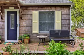 Cute East Hampton Cottage w/ Patio - Walk to Beach - Image 2