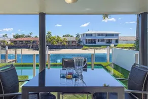 Bemerkenswertes Haus am Wasser mit sechs Schlafzimmern! - Image 4