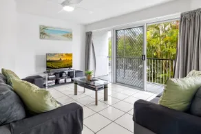 Central, neat and affordable 2 bed apartment - Image 3
