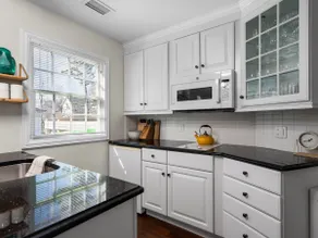 Urban Stay By The Bay: Downtown Pet-Friendly Home - Image 4