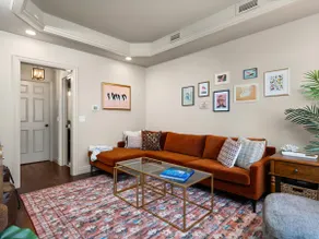 Urban Stay By The Bay: Downtown Pet-Friendly Home - Image 3