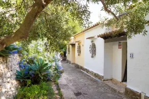 House with beautiful ocean views in Cabo de la Nao - Image 4
