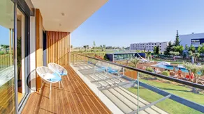 White & Nature Apartment - Image 2