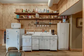Ina's Beachwood Inn In the Heart of Wicker Park - Image 3
