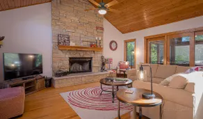 ~ NY HOT HOT TUB ~ 4BR / Pet Friendly Talisman Lodge m / poolbord, öppen spis, grill - Image 2