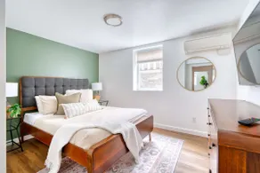 Retro Hideaway - Trendy Location - 2BR - Sleeps 4 - Image 2