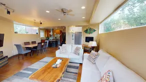 4 Bed 2 bad privat hjem en blok fra Main St. Langs Millcreek med privat Hot Tub - Image 3
