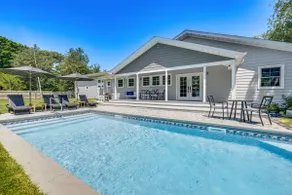 Distinctive Hamptons Home w/ Pool Near Bay, Ocean - Image 3