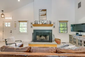 Distinctive Hamptons Home w/ Pool Near Bay, Ocean - Image 5