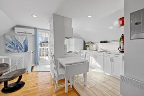 Downtown King Suite Sanctuary 2 Min to Waterfront - Image 3