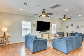 Steps to Surfside Beach: Large Group Gulf Retreat - Image 5