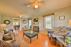 NEU! Malerisches Elkin 'Shady Oaks Farmhouse' mit Whirlpool - Image 3