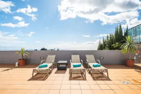 Appartement de vacances avec barbecue, piscine privée et jardin | Vue piscine - Image 3