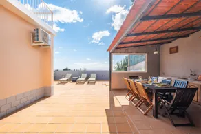 Appartement de vacances avec barbecue, piscine privée et jardin | Vue piscine - Image 4