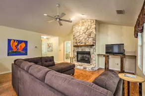 Charming Waldo Getaway Near Lake Santa Fe! - Image 3