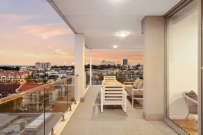 Penthouse Amazing Views Walk to River - Image 2