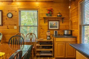 Bluebird Cabin (Hocking Hills area) - Image 4