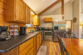 Bluebird Cabin (Hocking Hills area) - Image 3