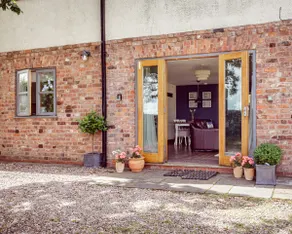 Countryside Coach House near Chester - Image 2