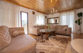 6 bedroom pet friendly home in Zmijavci - Image 4