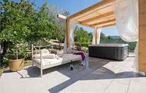 6 bedroom pet friendly home in Zmijavci - Image 3