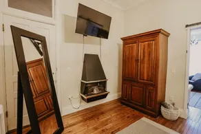 Beautiful Downtown Loft - East Suite - Image 5