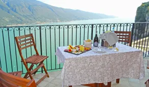 Casa De Pol Exclusive Lake View by Gardadomusmea - Image 4