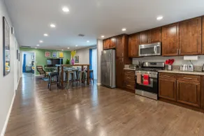 *Modern 4BR Close to Universal* + Great BBQ Area! - Image 4