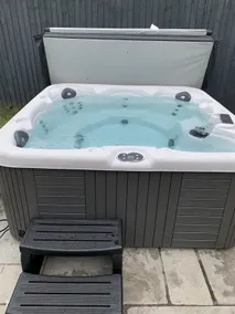 Cosy 2-Bed Cottage 10 min to Warwick w/ a hot tub! - Image 5